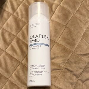 OLAPLEX No.4D Clean Volume Detox Dry Shampoo - White